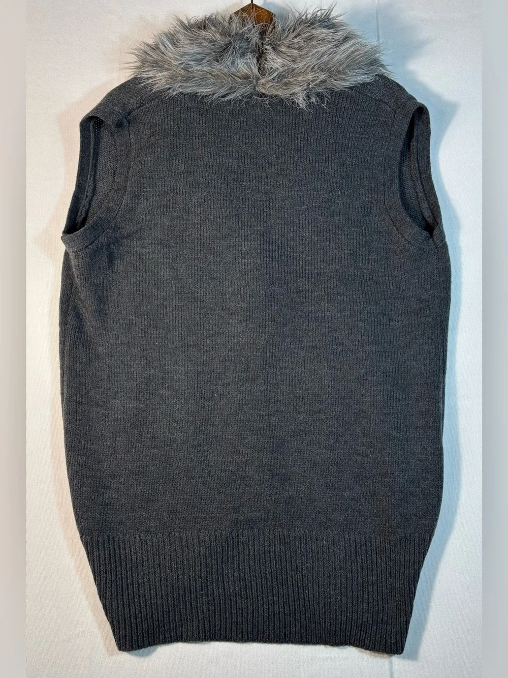 Valerie Stevens Women’s M Charcoal Gray Faux Fur Collar Sleeveless Cardigan